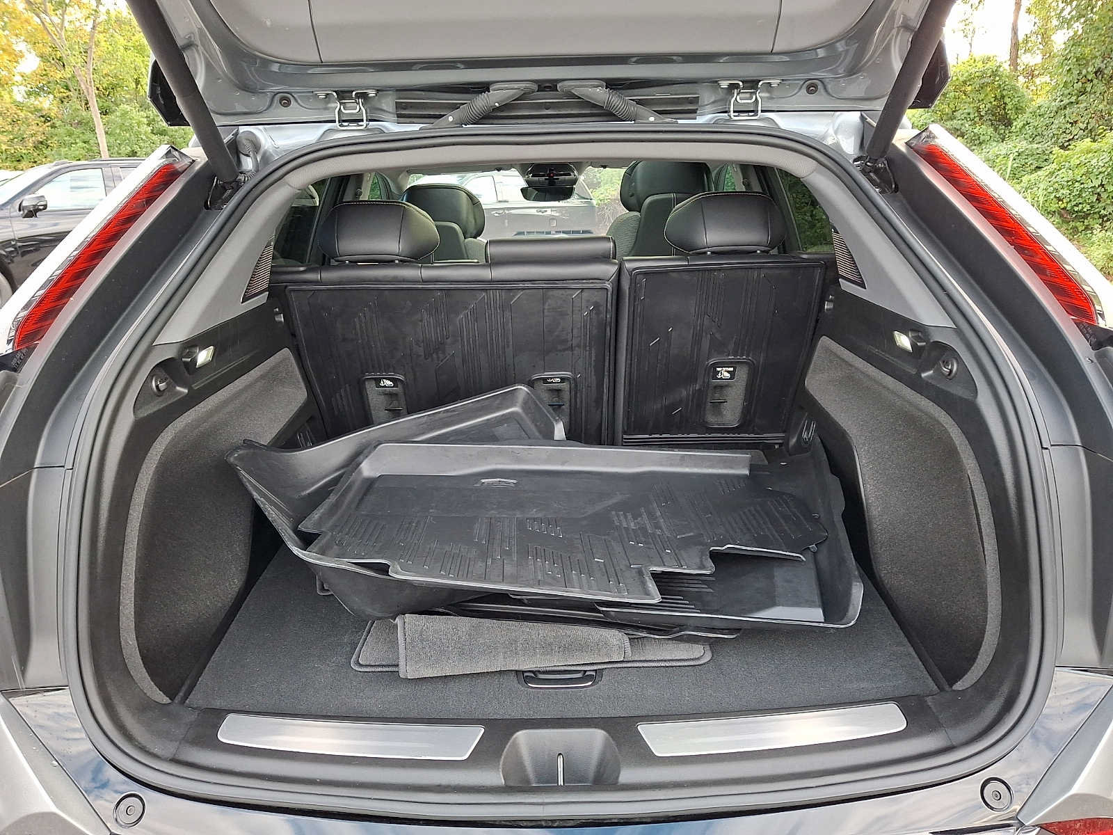 Certified 2025 Cadillac Optiq Sport 1 w/ LPO, Floor Liner Package AWD/4WD image 29
