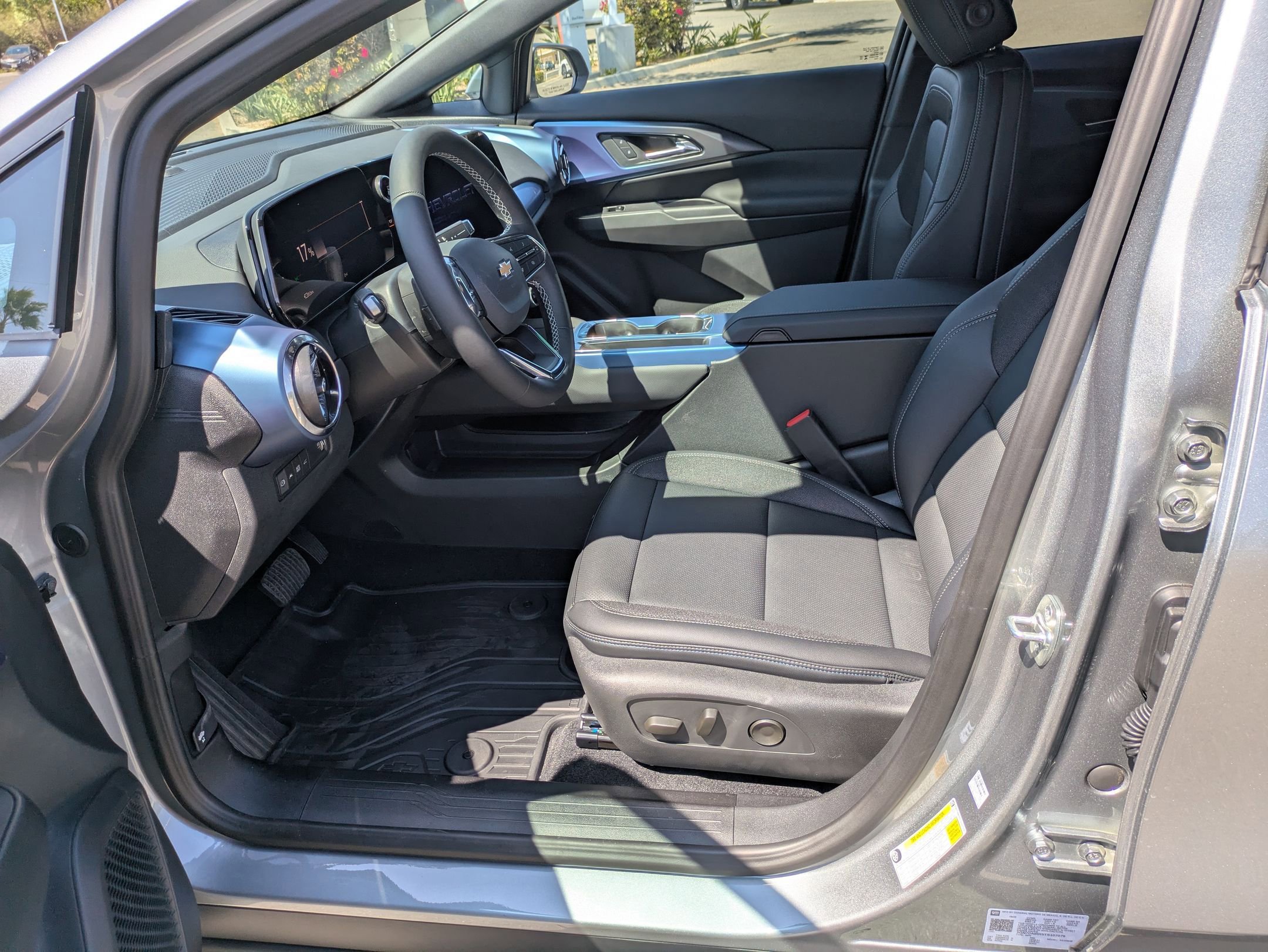 Used 2026 Chevrolet Equinox EV LT image 11