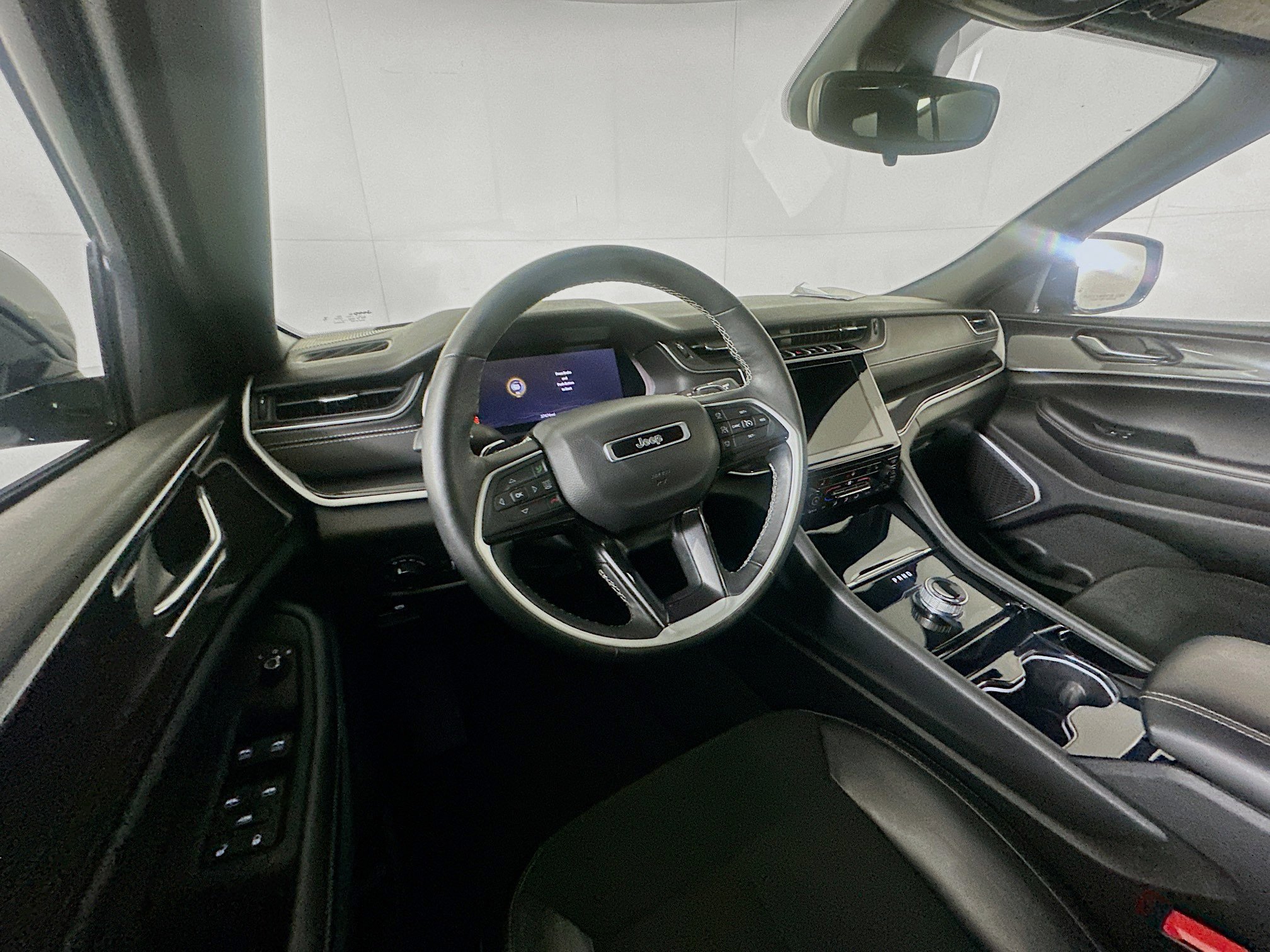 Used 2022 Jeep Grand Cherokee L Laredo image 19