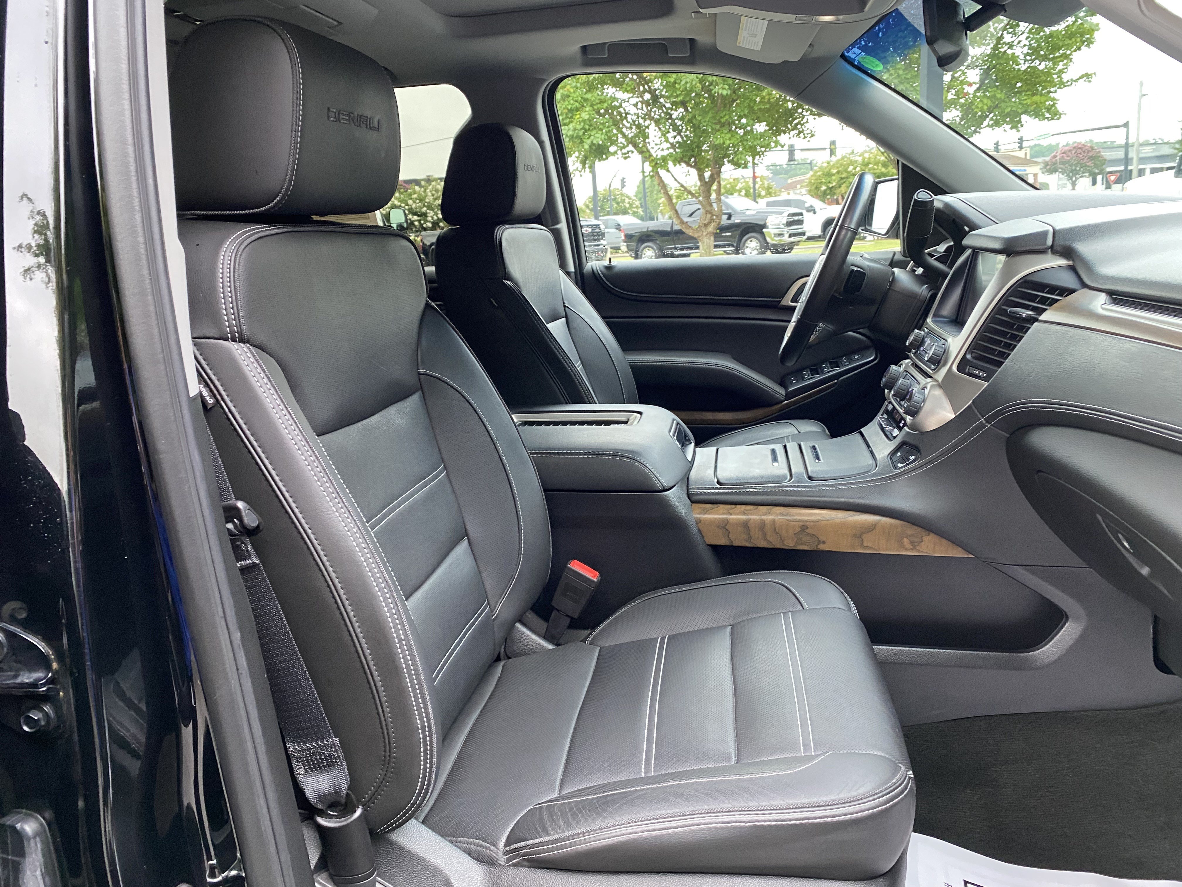 Used 2018 GMC Yukon Denali w/ Denali Ultimate Package AWD/4WD image 38