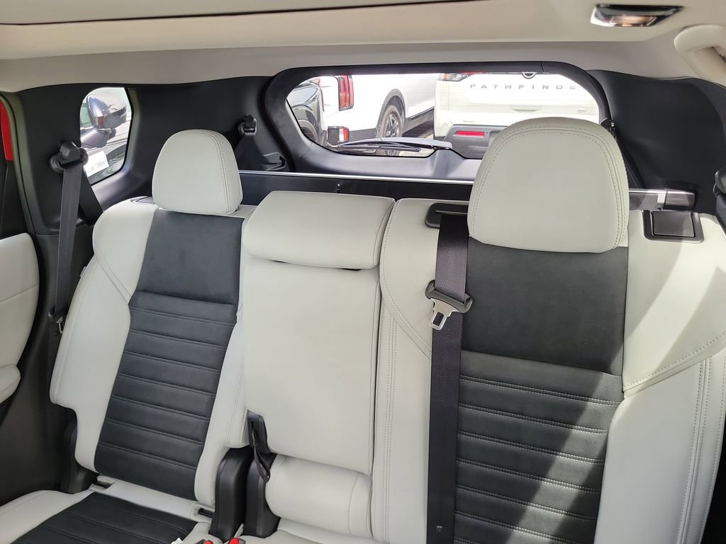 New 2025 Mitsubishi Outlander SE image 10