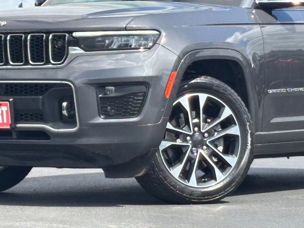 Used 2022 Jeep Grand Cherokee L Overland w/ Advanced Protech Group III AWD/4WD image 2