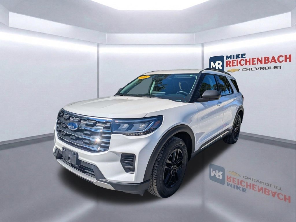 Used 2025 Ford Explorer Active AWD/4WD image 8