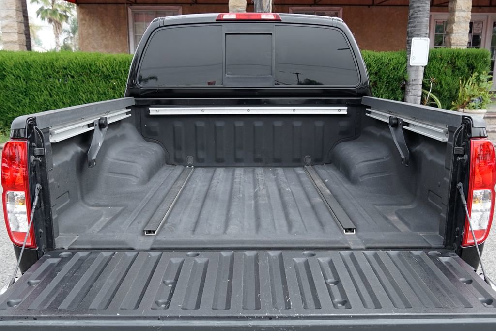 Used 2017 Nissan Frontier SV w/ SV Value Truck Package RWD image 8