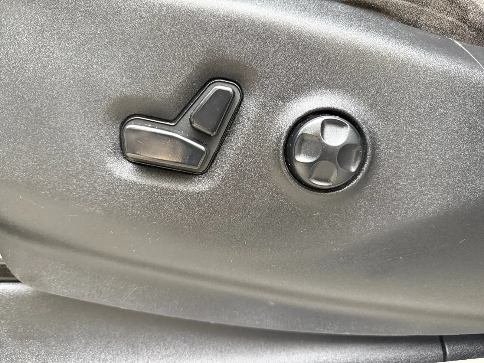 Used 2019 Chrysler Pacifica Touring-L FWD image 17