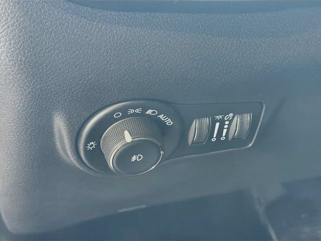 Used 2025 Jeep Compass Latitude w/ Altitude Special Edition AWD/4WD image 10