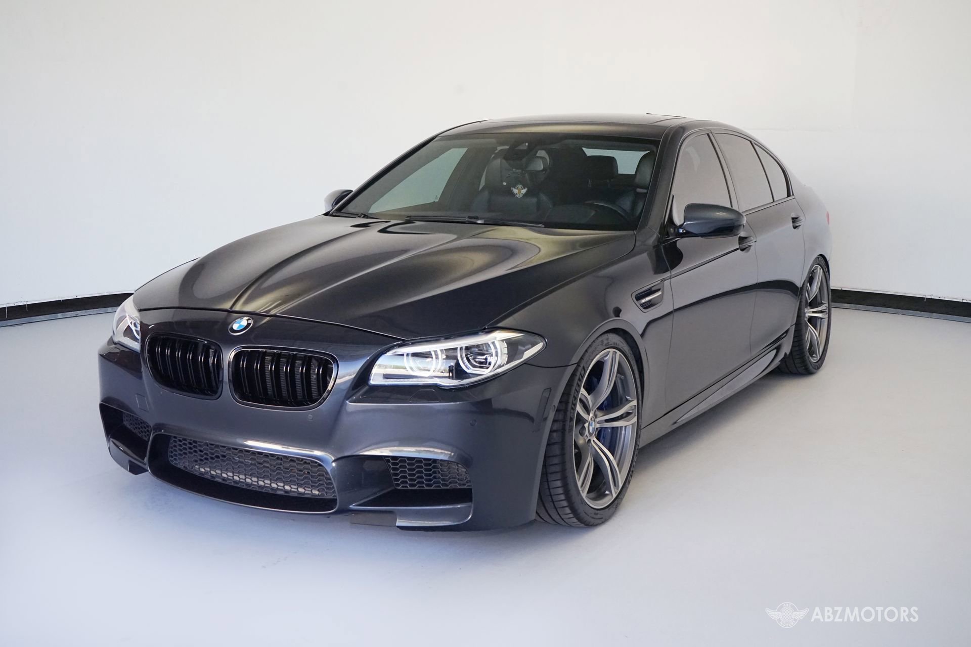 Used 2014 BMW M5 RWD image 2