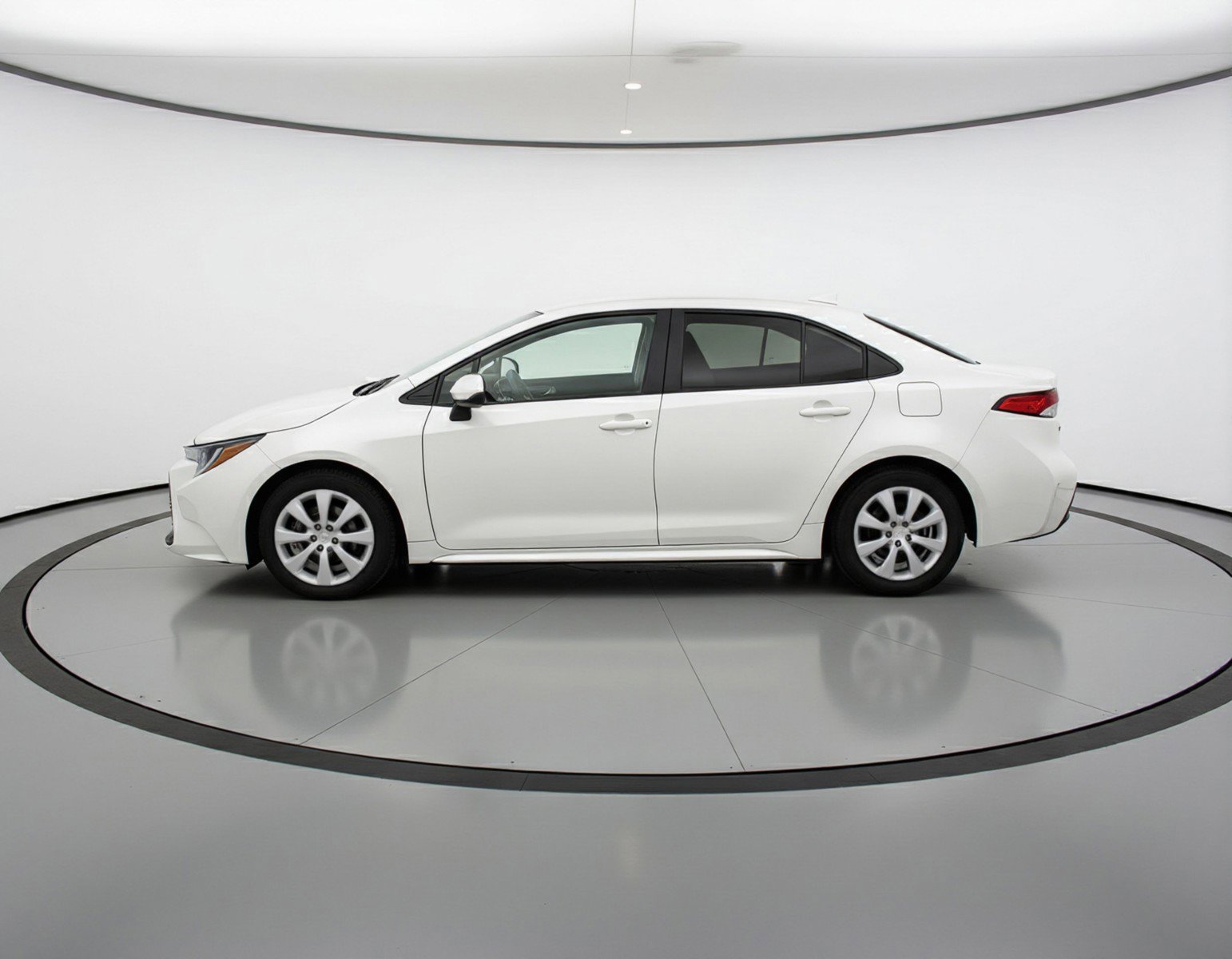 Used 2025 Toyota Corolla LE image 5