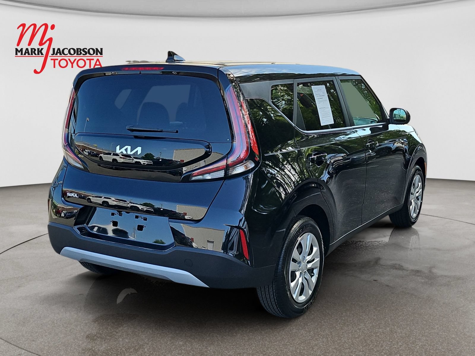 Used 2025 Kia Soul LX FWD image 5