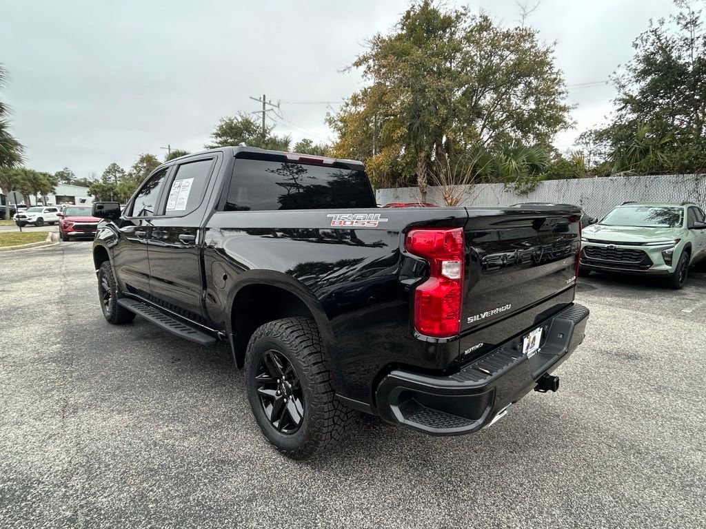 Used 2025 Chevrolet Silverado 1500 Custom Trail Boss AWD/4WD image 5