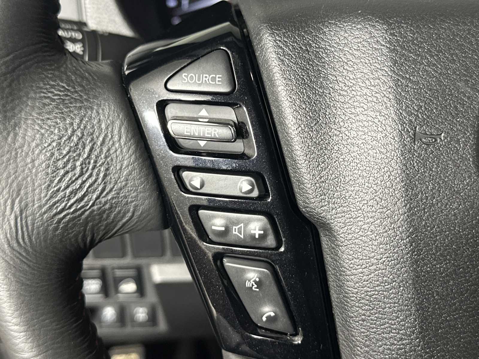 Used 2024 Nissan Frontier PRO-4X AWD/4WD image 30