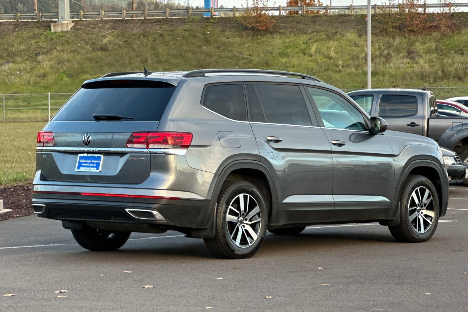 Used 2021 Volkswagen Atlas SE image 3