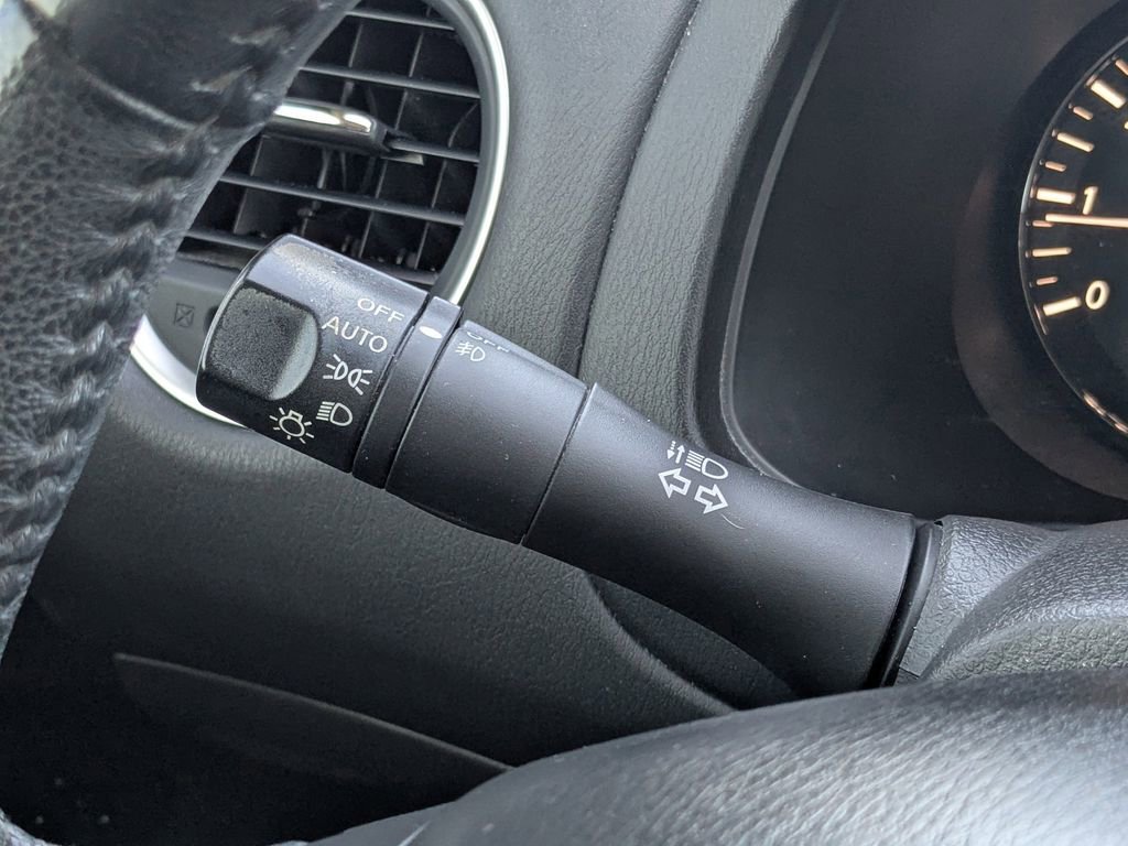 Used 2016 Nissan Pathfinder SV image 22