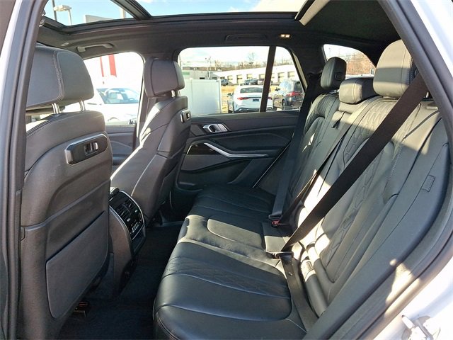 Used 2025 BMW X5 xDrive50e image 10