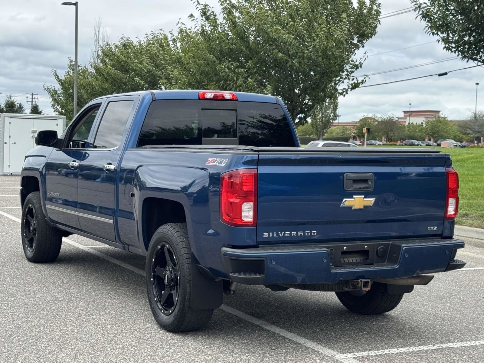 Used 2017 Chevrolet Silverado 1500 LTZ Z71 w/ LTZ Plus Package image 4