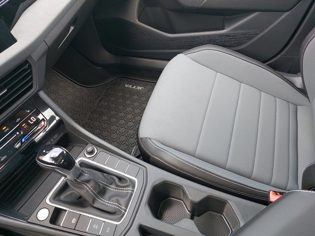 New 2026 Volkswagen Jetta SE FWD image 21