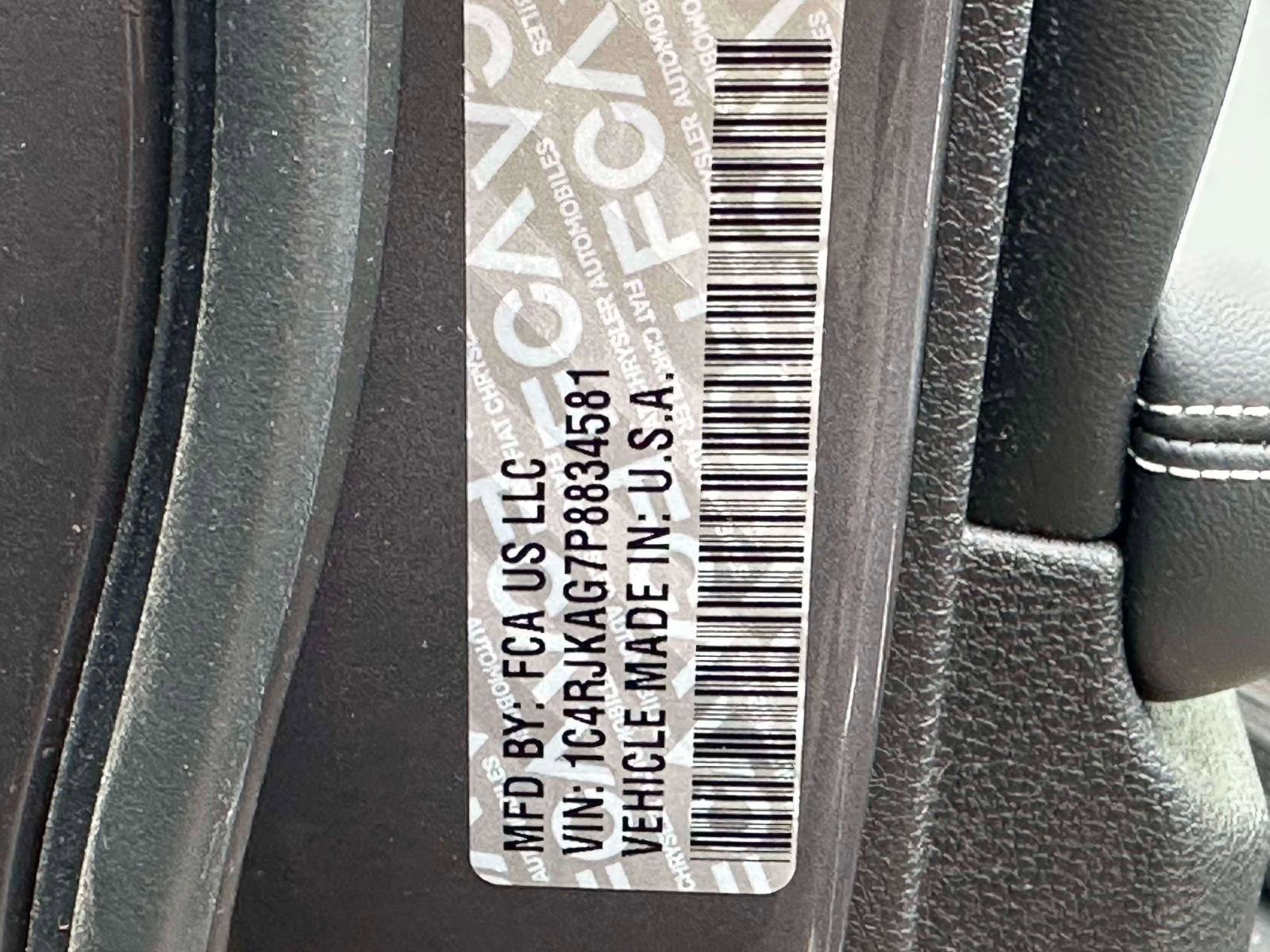 Used 2023 Jeep Grand Cherokee L Laredo image 16