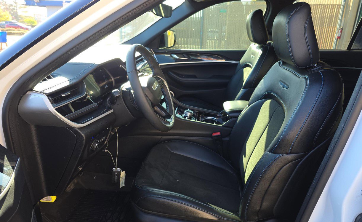 Used 2022 Jeep Grand Cherokee Trailhawk image 7