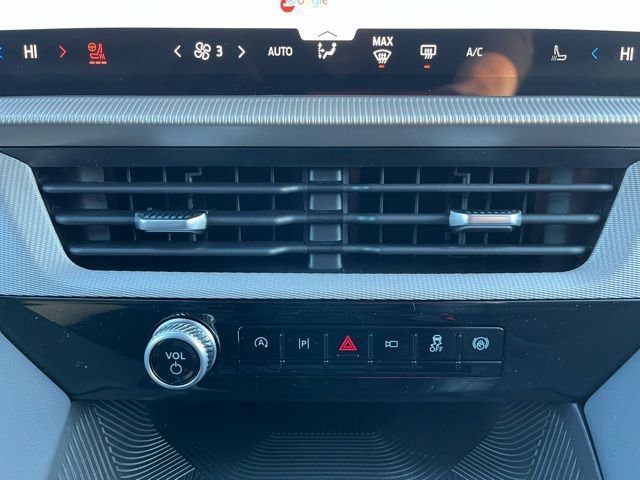 Used 2025 Ford Explorer Active w/ Active Comfort Package image 21