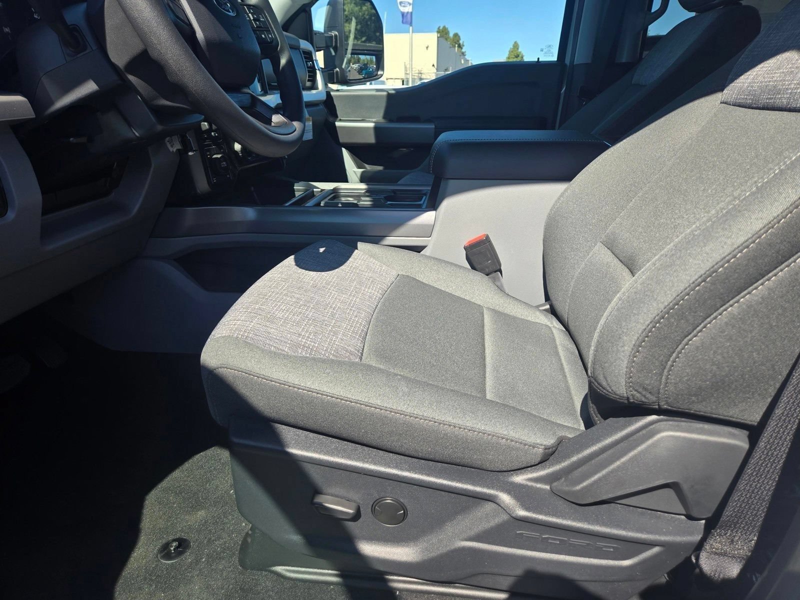 New 2026 Ford F250 XLT w/ FX4 Off-Road Package AWD/4WD image 9