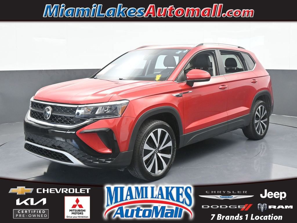 Used 2022 Volkswagen Taos SE w/ Panoramic Sunroof Package