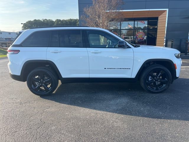 New 2026 Jeep Grand Cherokee Limited w/ Limited Altitude Package AWD/4WD image 2