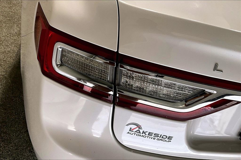 Used 2019 Lincoln Continental Select w/ Continental Climate Package image 23