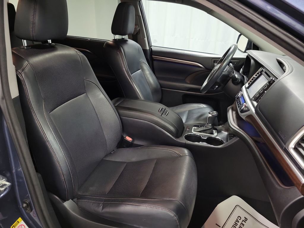 Used 2015 Toyota Highlander Limited image 29