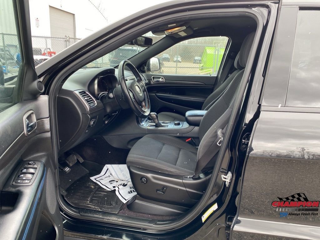 Used 2018 Jeep Grand Cherokee Laredo AWD/4WD image 15