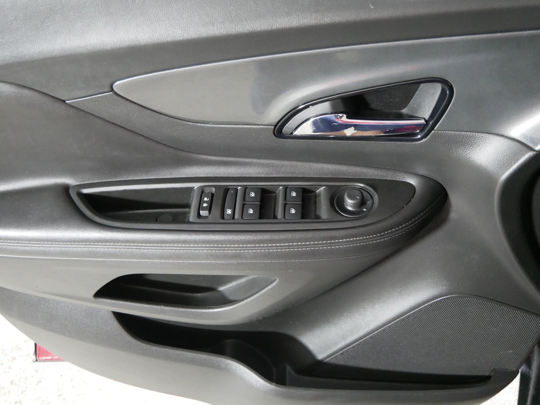 Used 2018 Buick Encore Preferred AWD/4WD image 19