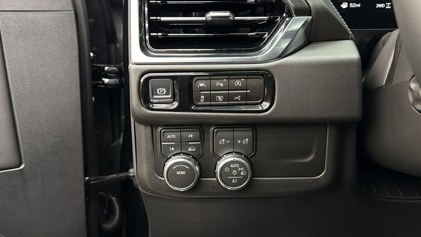 Used 2026 GMC Yukon Denali w/ Sun & Power Step Package AWD/4WD image 24