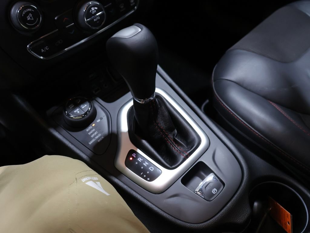 Used 2016 Jeep Cherokee Trailhawk w/ Comfort/Convenience Group image 29