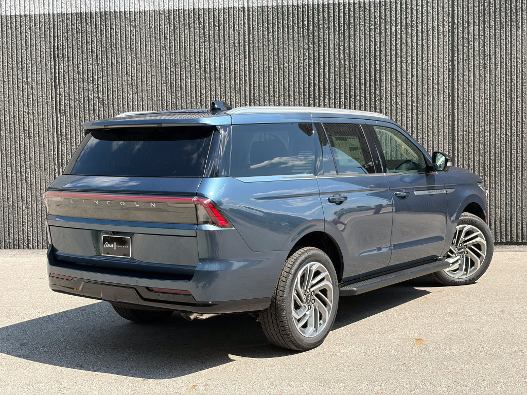 New 2027 Lincoln Navigator Premiere AWD/4WD image 7