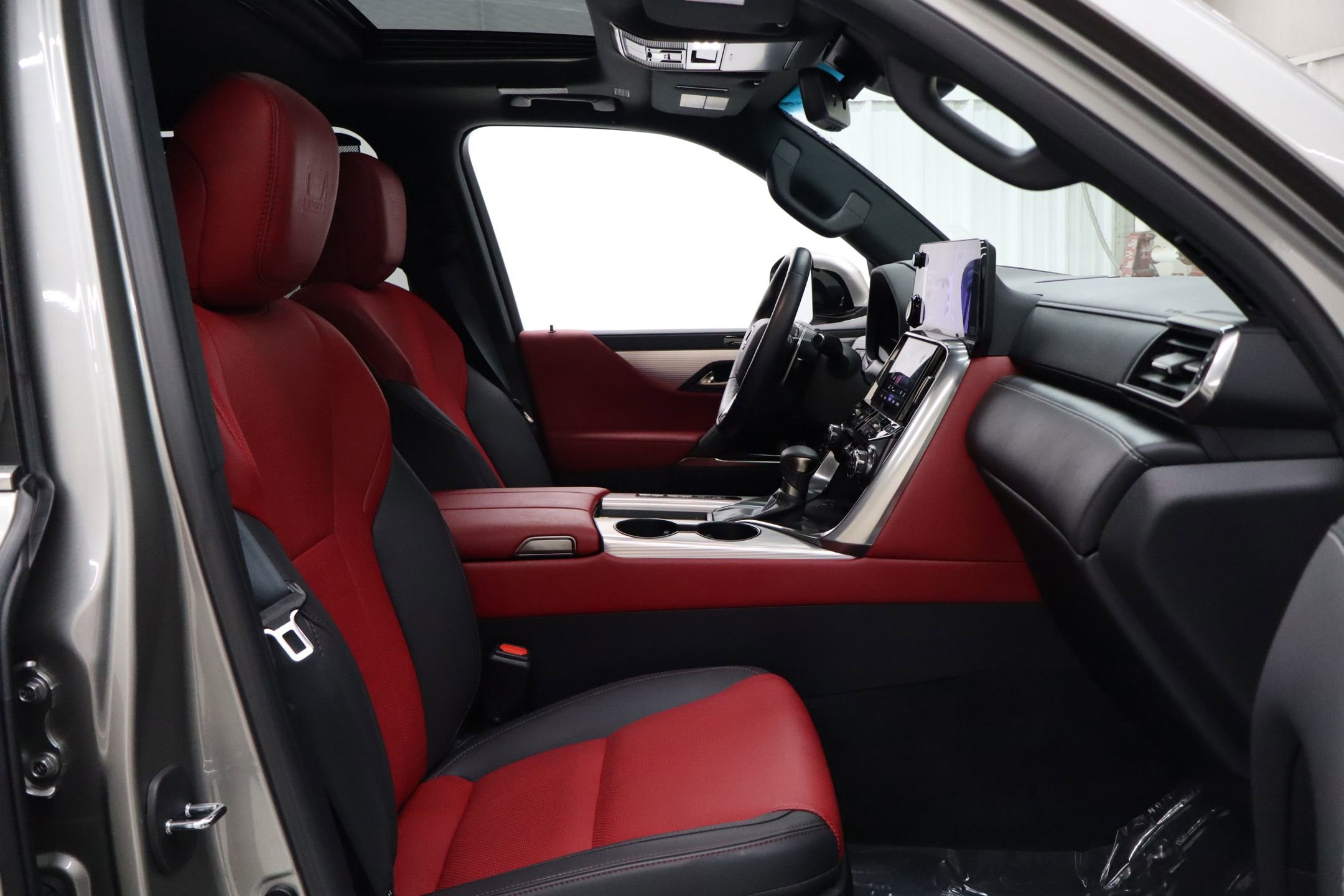 Used 2023 Lexus LX 600 F Sport image 36