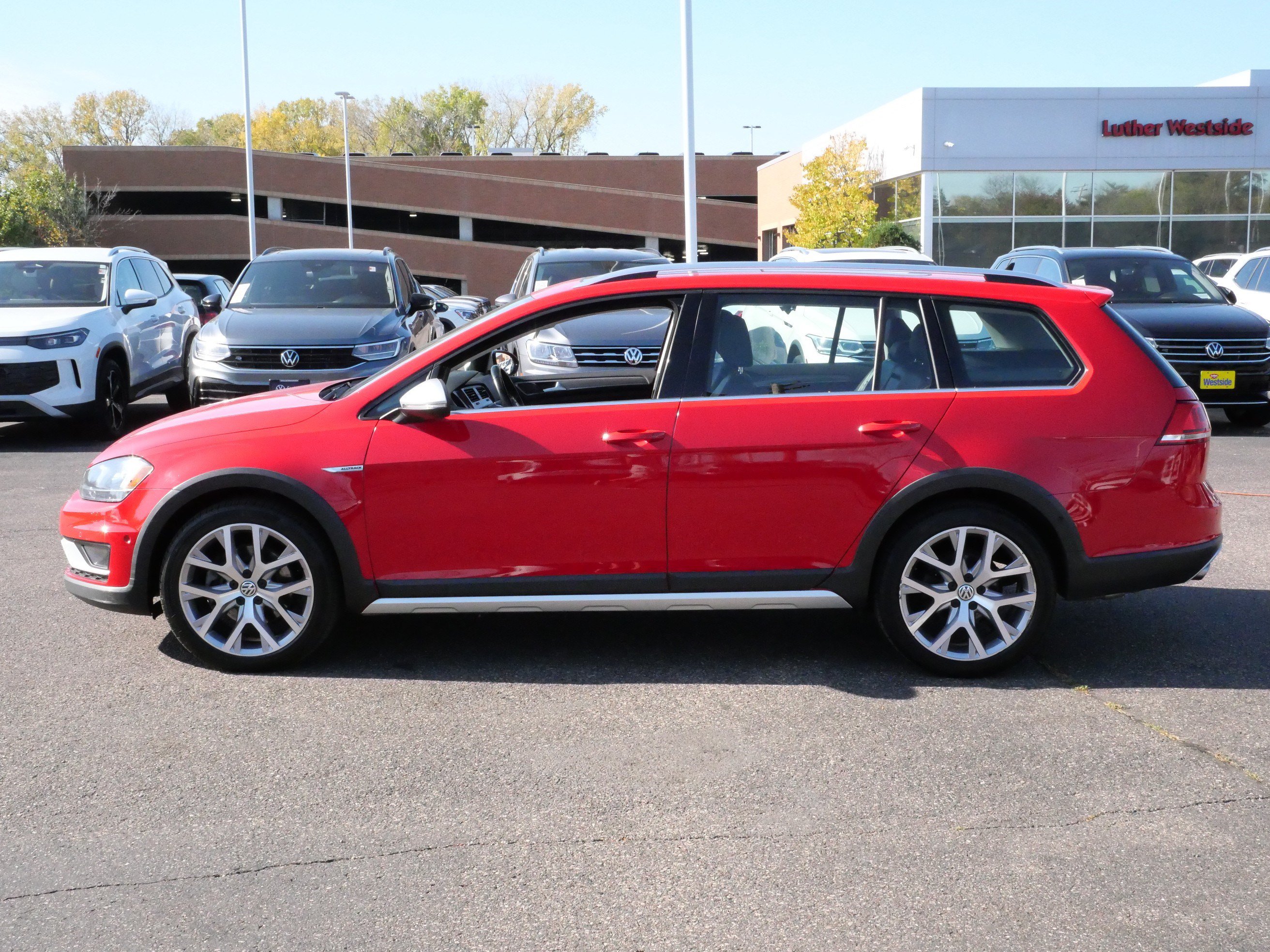 Used 2017 Volkswagen Golf Alltrack SEL AWD/4WD image 4
