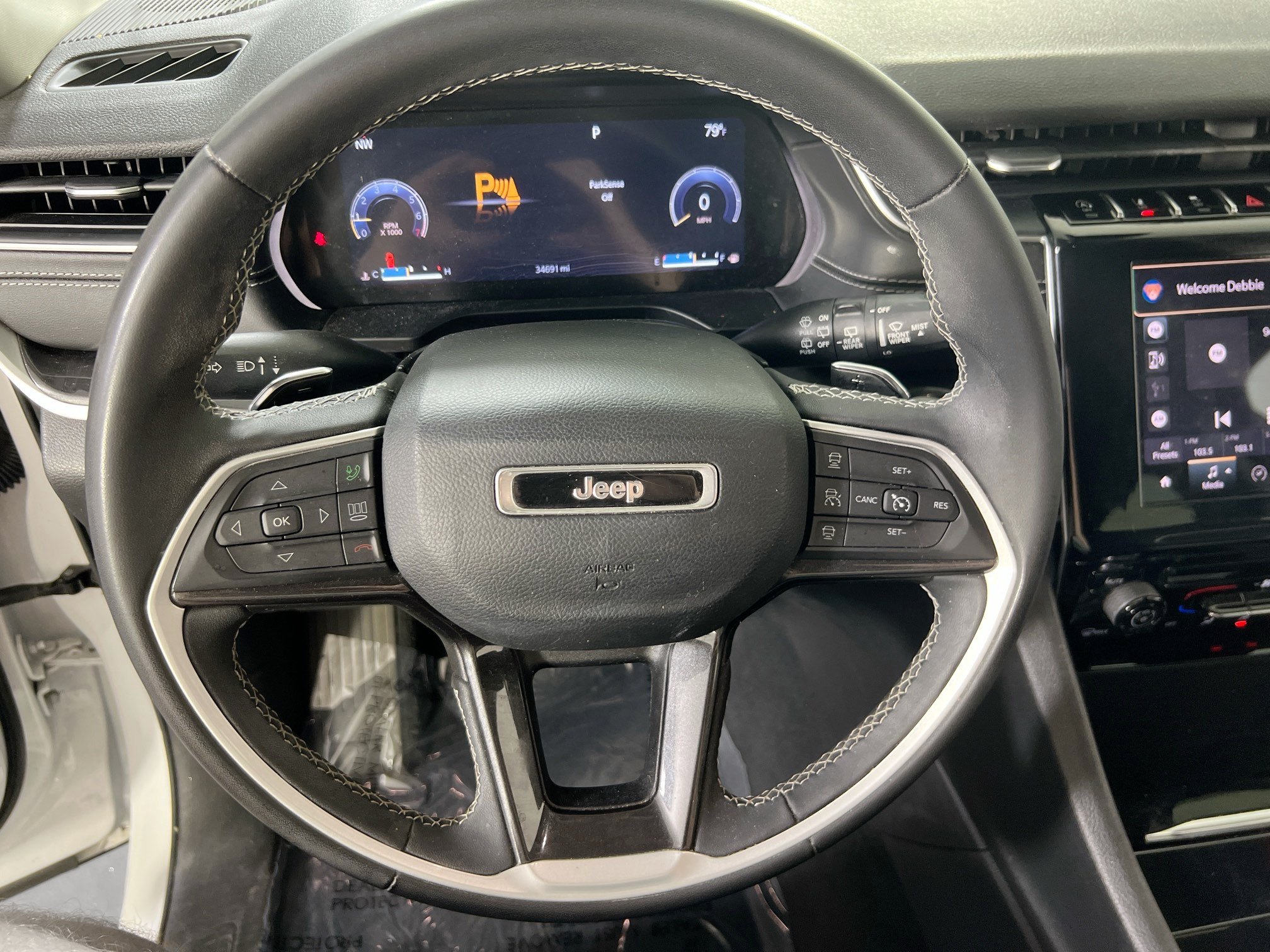 Used 2023 Jeep Grand Cherokee Laredo AWD/4WD image 11