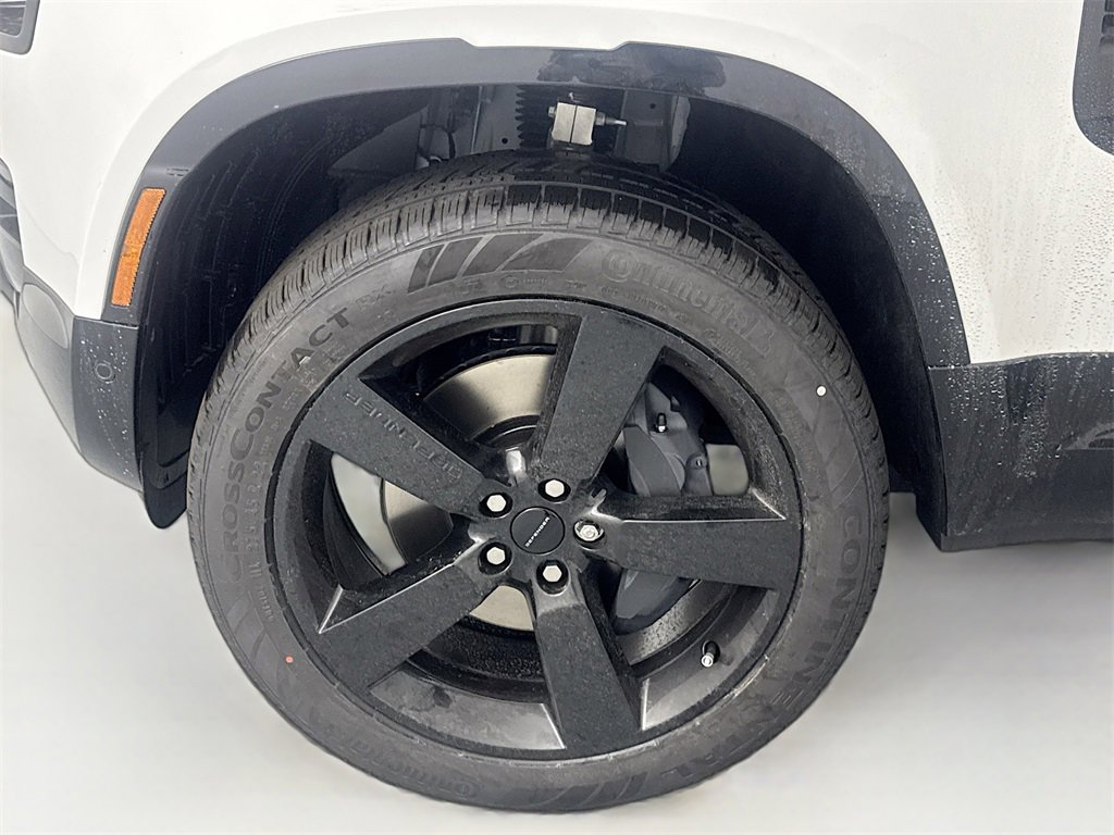 New 2026 Land Rover Defender 130 X-Dynamic SE image 31