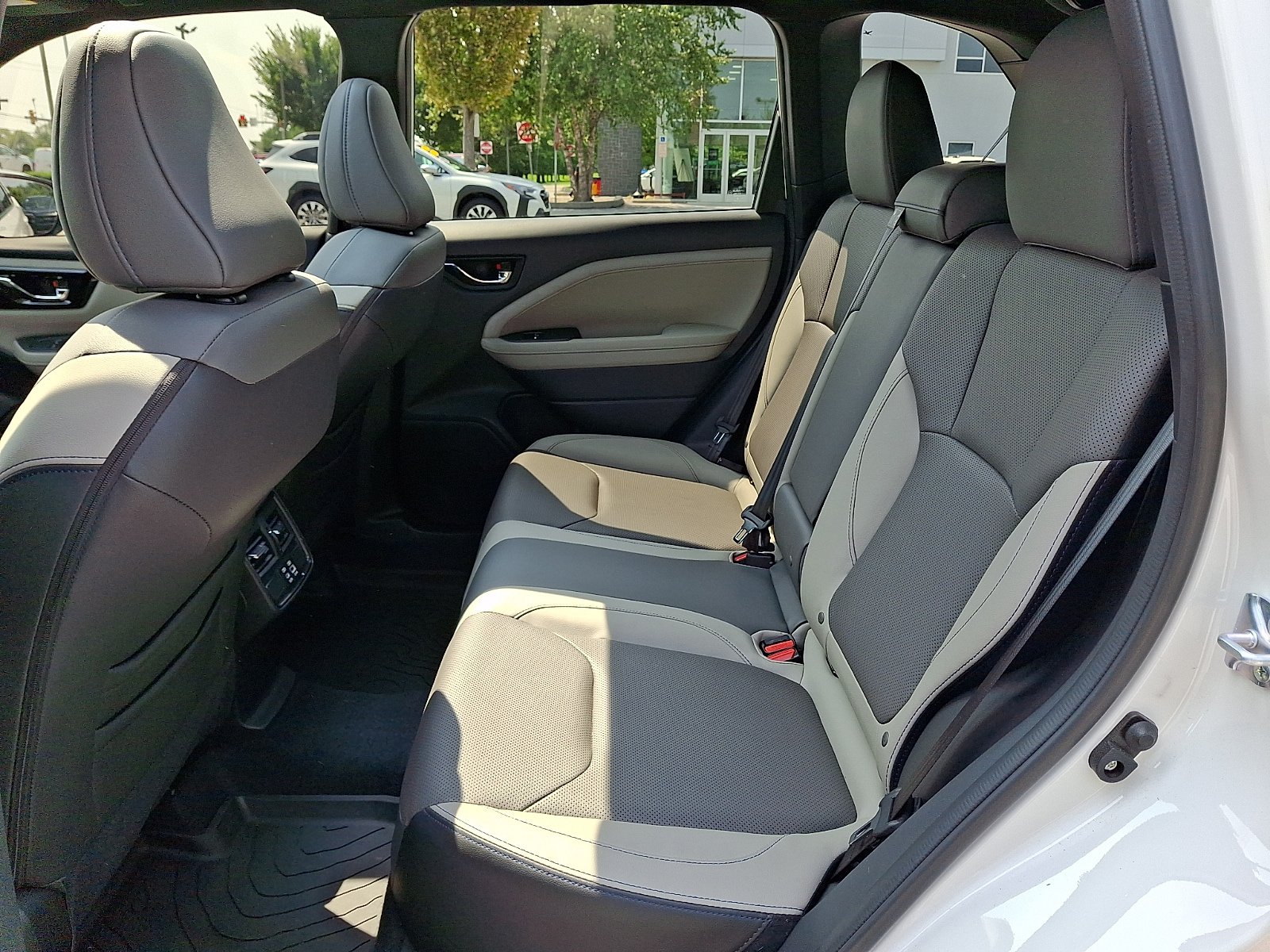 Certified 2025 Subaru Forester Limited AWD/4WD image 10