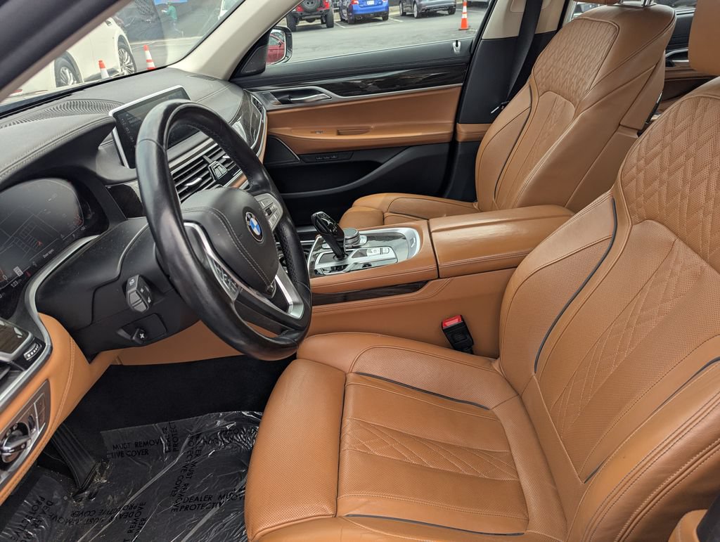 Used 2022 BMW 740i w/ Premium Package RWD image 25