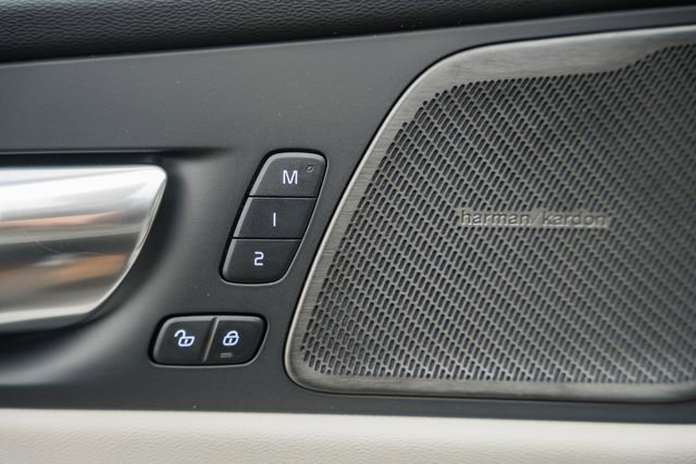 New 2026 Volvo XC60 B5 Ultra w/ Climate Package AWD/4WD image 40