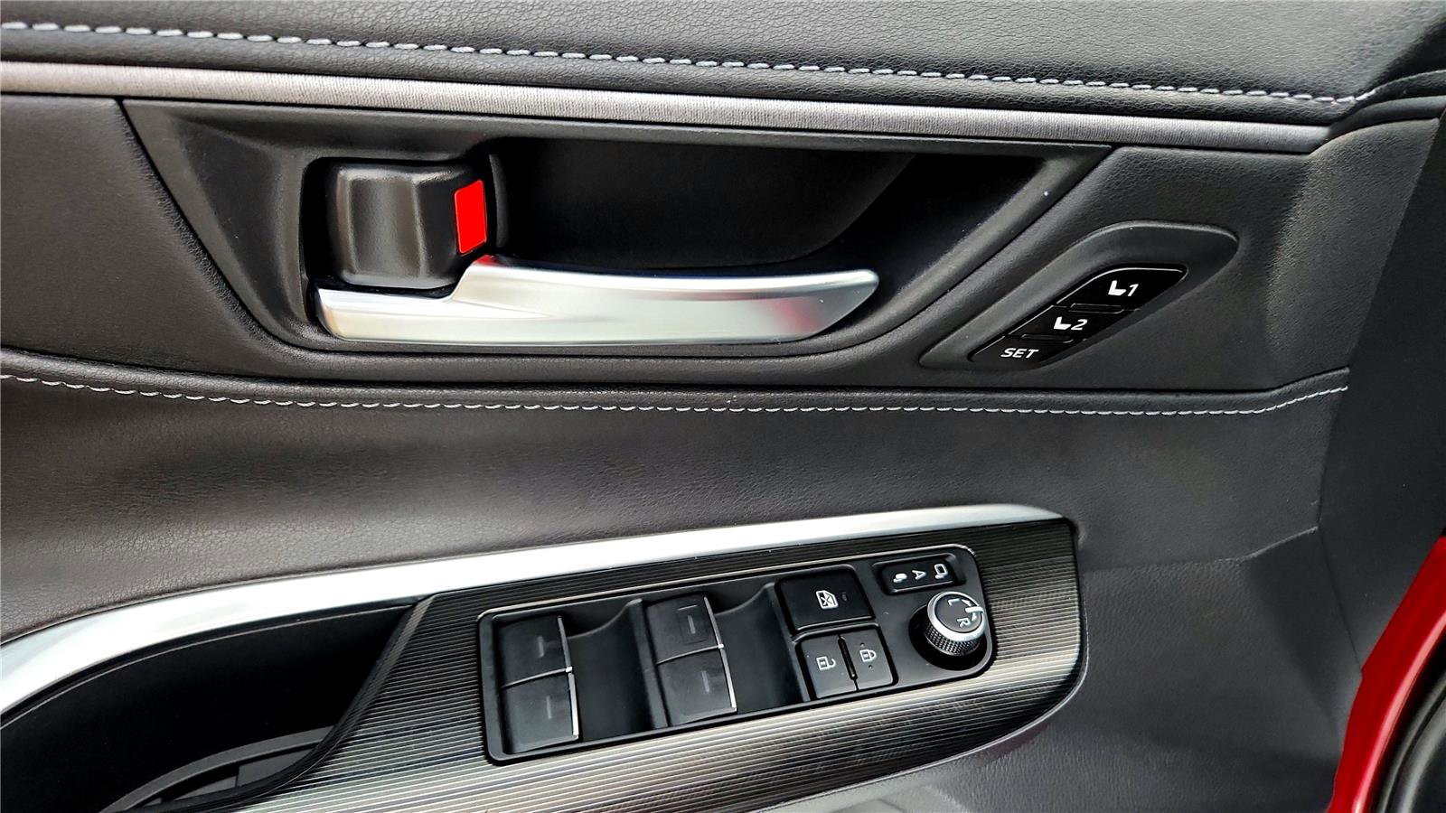 Certified 2023 Toyota Venza Nightshade image 23