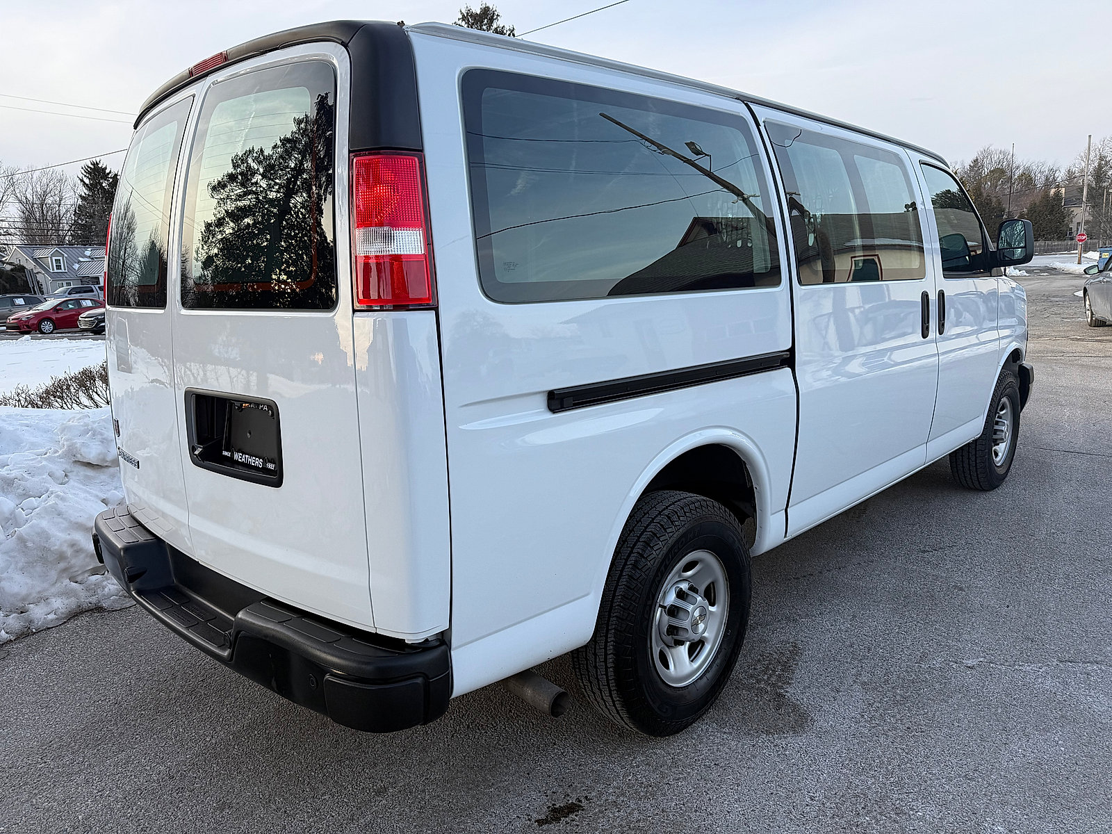 Used 2022 Chevrolet Express 2500 w/ Driver Convenience Package image 4