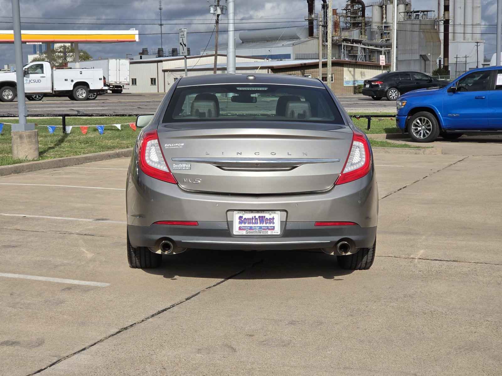 Used 2016 Lincoln MKS w/ Equipment Group 101A FWD image 8