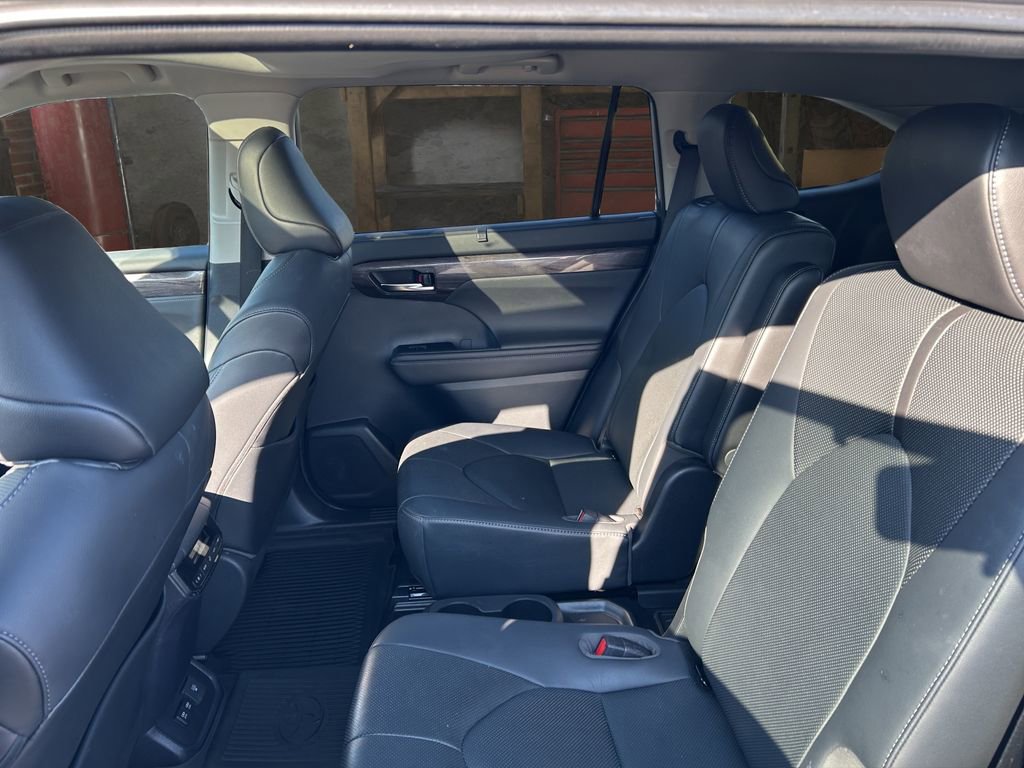 Used 2020 Toyota Highlander Limited image 14