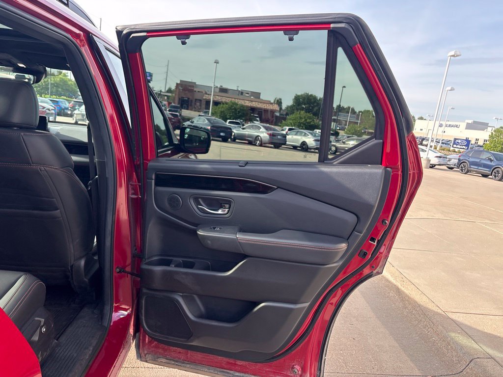 Certified 2025 Honda Pilot TrailSport image 32