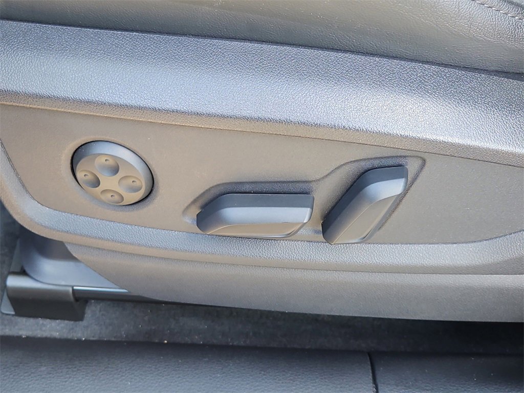 Used 2024 Audi Q5 e Premium w/ Convenience Package image 25