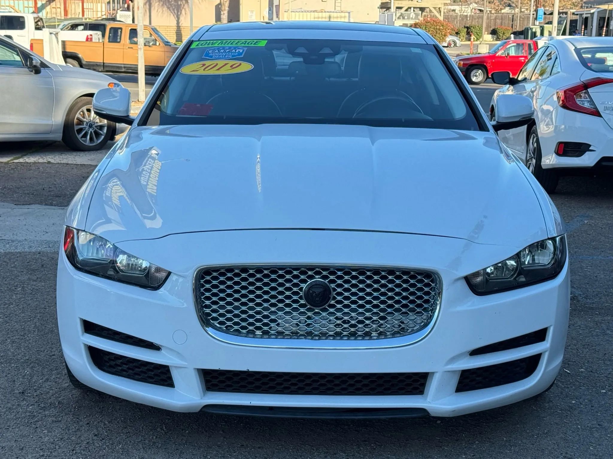 Used 2019 Jaguar XE Premium image 4