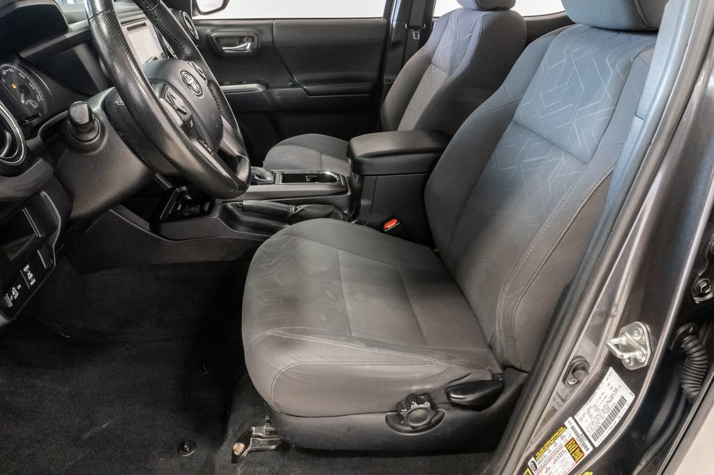 Used 2016 Toyota Tacoma TRD Off-Road w/ Towing Package AWD/4WD image 9