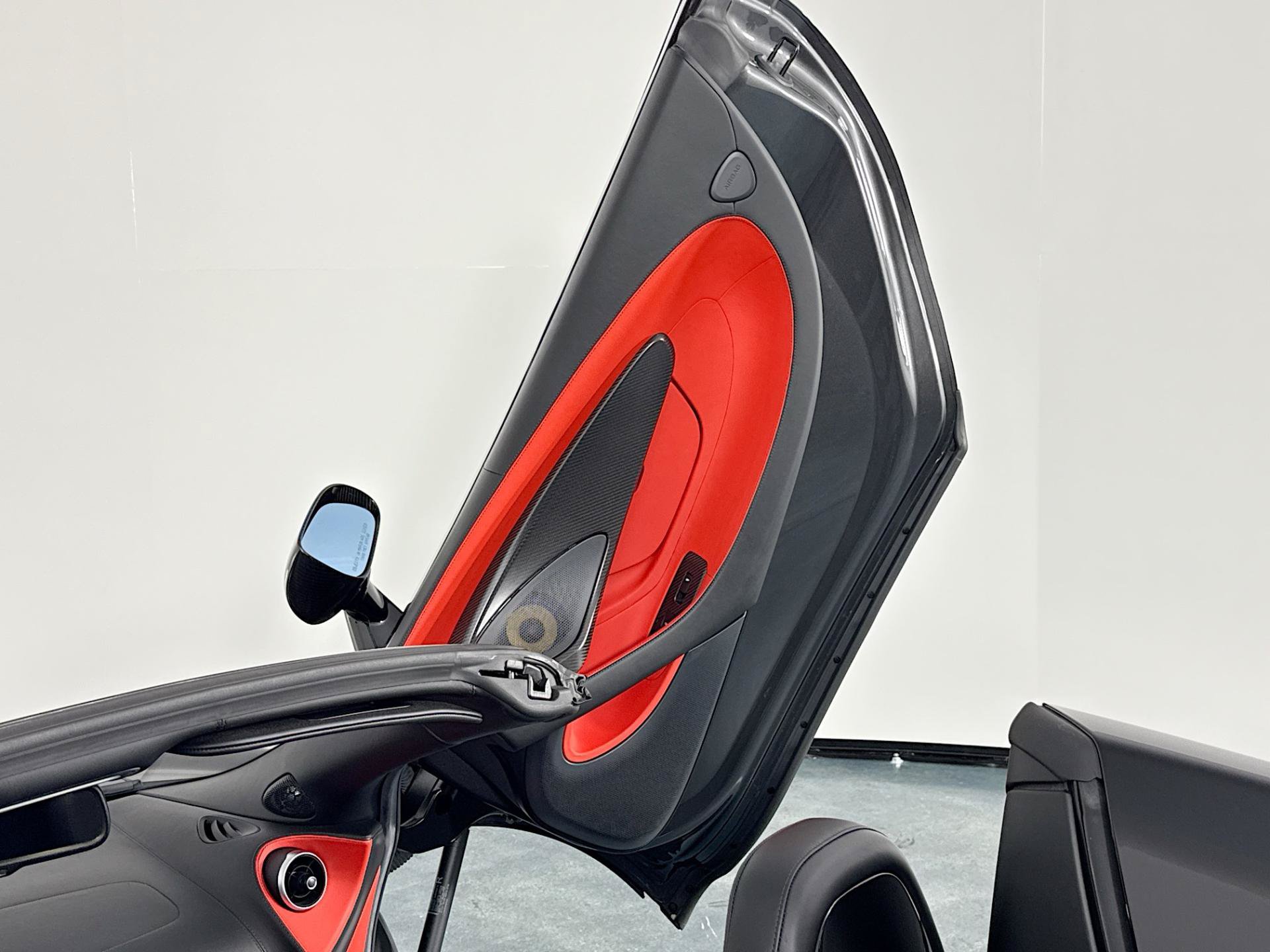 Used 2020 McLaren 600LT Spider RWD image 42