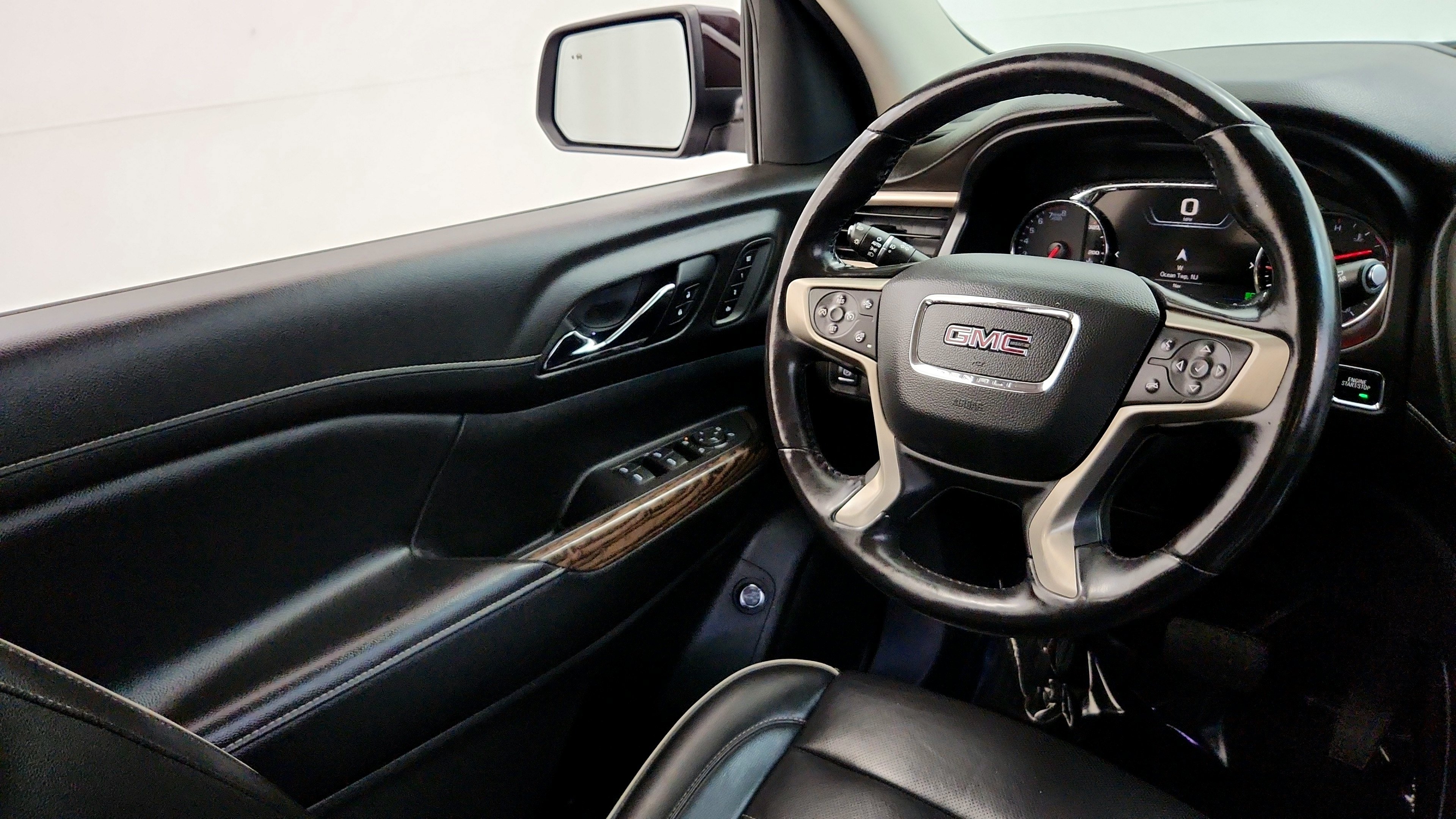 Used 2021 GMC Acadia Denali w/ Denali Ultimate Package AWD/4WD image 26